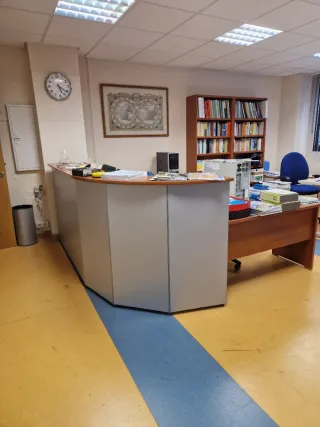 Mamparas divisorias oficina, mesas, sillas...