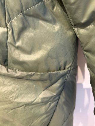 Abrigo largo verde oversized pluma de pato.