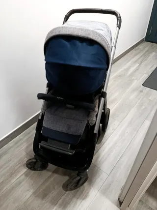 Carrito de bebé gris