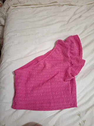 Top rosa asimétrico con volante Talla XS