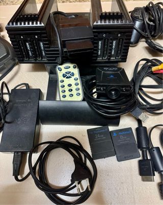 Accesorios PS2: Mandos, Pistolas y Más