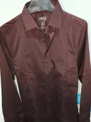 Camisa elegante hombre granate-marrón (burdeos)
