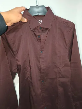 Camisa elegante hombre granate-marrón (burdeos)