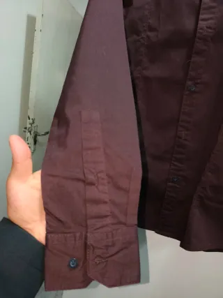 Camisa elegante hombre granate-marrón (burdeos)