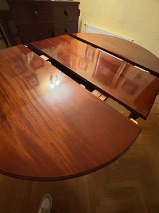 Mesa comedor redonda extensible caoba