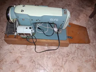 Máquina de coser Alfa