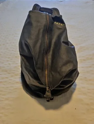 Mochila SKFK Negra y Dorada