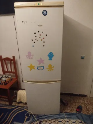 Nevera blanca con congelador