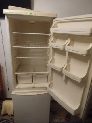 Nevera blanca con congelador
