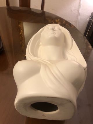 Busto de mujer en porcelana