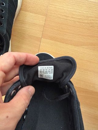 Zapatillas Adidas Negras y Blancas