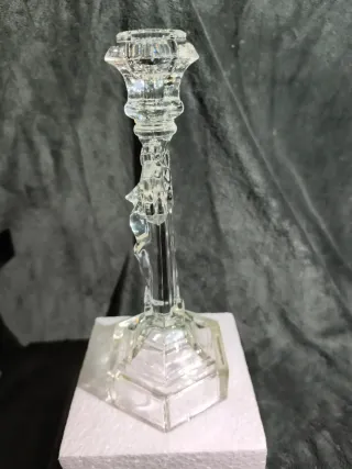 Candelabro de cristal con crucifijo