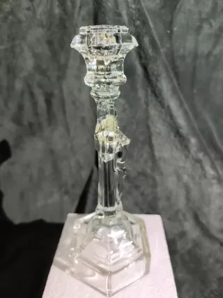 Candelabro de cristal con crucifijo