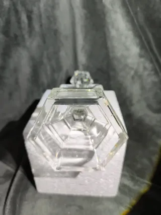 Candelabro de cristal con crucifijo