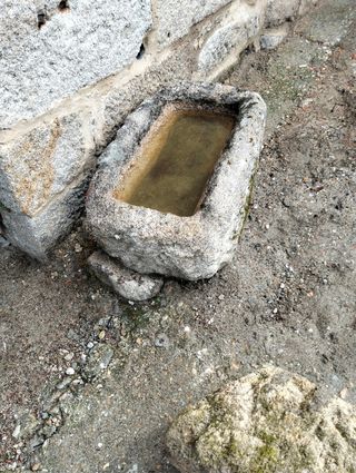 Pila de piedra antigua Galicia
