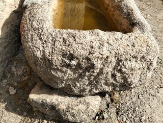 Pila de piedra antigua Galicia