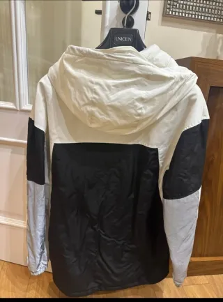 Chaqueta Pull&Bear impermeable chico