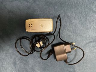 Cellulare Motorola con caricabatteria