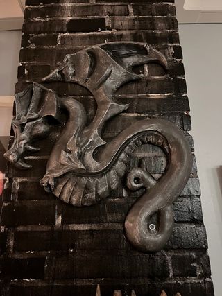 Figura dragón poliéster pared