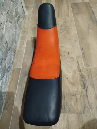 Asiento Gilera Naranja y Negro