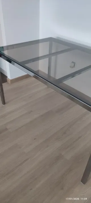 Mesa de comedor cristal y metal