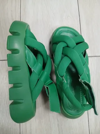 Chanclas verdes plataforma verano