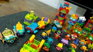 SuperZings MEGA Lote Figuras y Vehículos