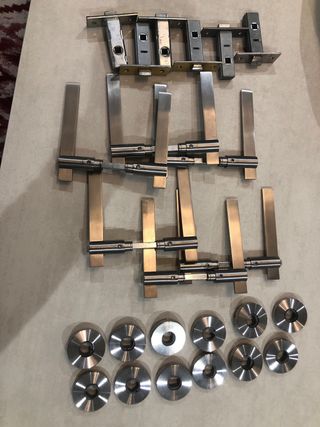 Manillas puerta aluminio niquelado