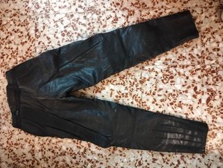 Pantalón Moto Cuero 100% semi nuevo