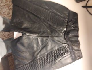 Pantalón Moto Cuero 100% semi nuevo