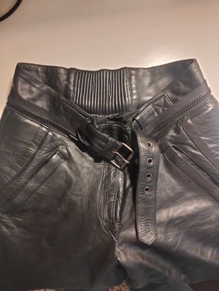 Pantalón Moto Cuero 100% semi nuevo