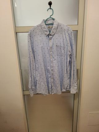 Camisa azul estampada