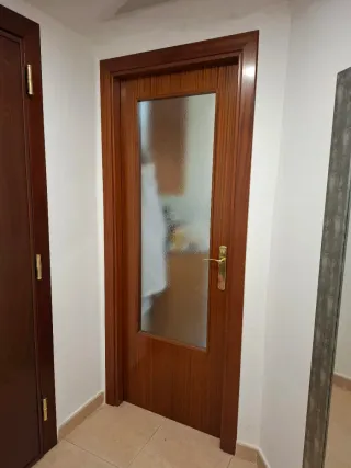 Puerta de sapelli con cristal