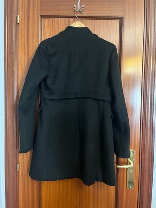 Abrigo corto negro Stradivarius