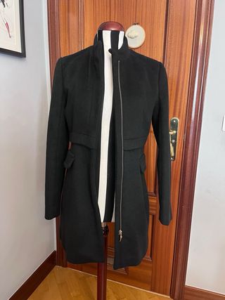 Abrigo corto negro Stradivarius