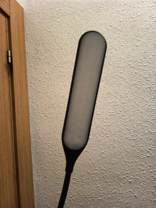 Lámpara LED de pie moderna