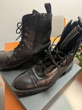 Botines negros mujer con tachuelas