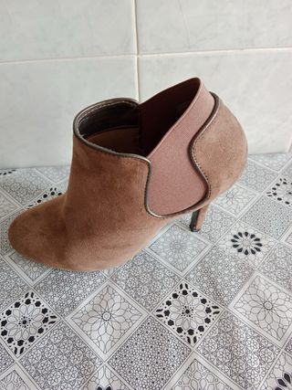 Botines ante tacón marrones