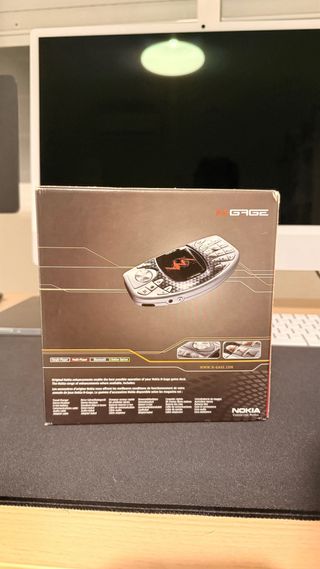Caja Nokia N-Gage con CD y manuales