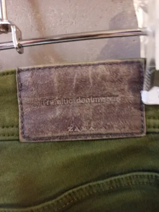 Pantalón pitillo Zara verde Talla S