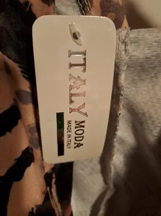 Sudadera con cremallera y estampado animal print