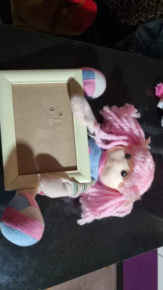 Portafotos Muñeca Tela Madera