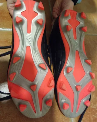 Zapatillas fútbol Adidas niño num33.Un par de usos