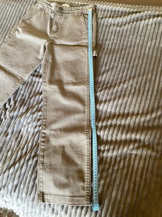 Pantalón cargo tiro alto beige