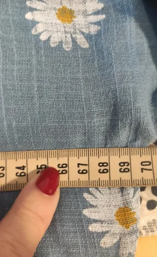 Blusa de lino con estampado de margaritas