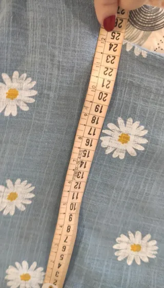 Blusa de lino con estampado de margaritas