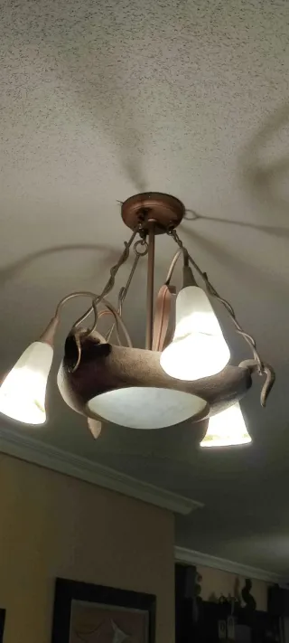 Lámpara colgante de metal y cristal