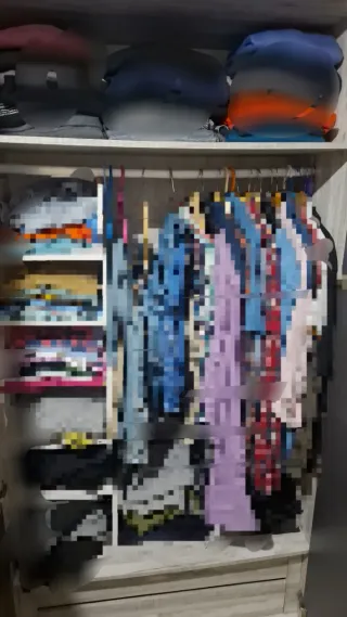 Armario de ropa gris