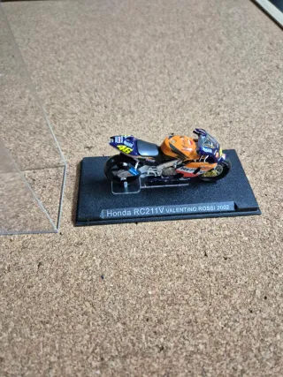 Maqueta Moto GP Honda RC211V Valentino Rossi 2002