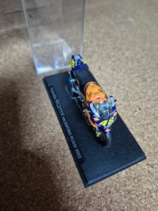 Maqueta Moto GP Honda RC211V Valentino Rossi 2002